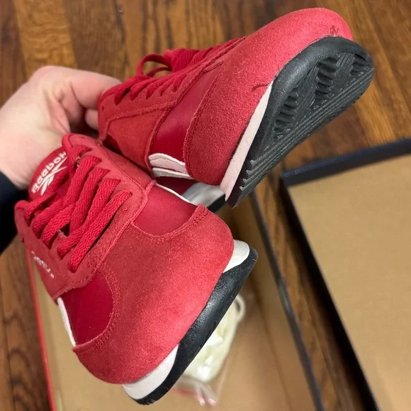 Reebok Retro Low Sneakers Women’s Size 7.5 Red White AR30309W-RCL New in Box - Picture 2 of 9